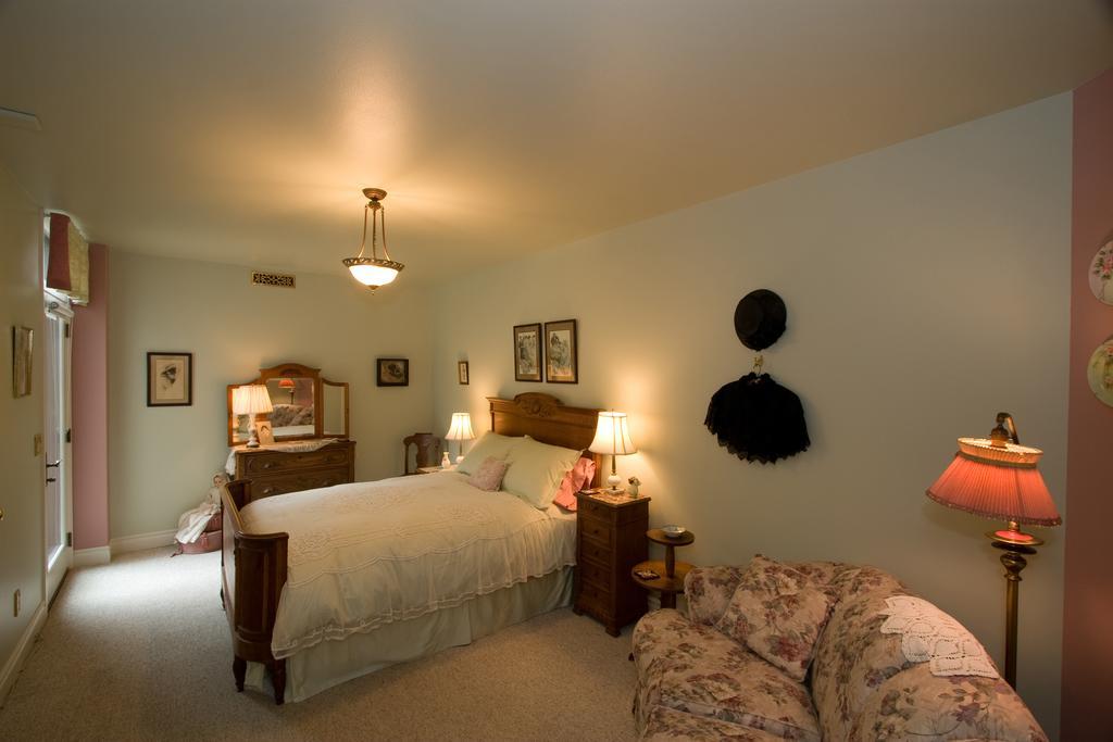 Idahome Bed And Breakfast Post Falls Exterior photo