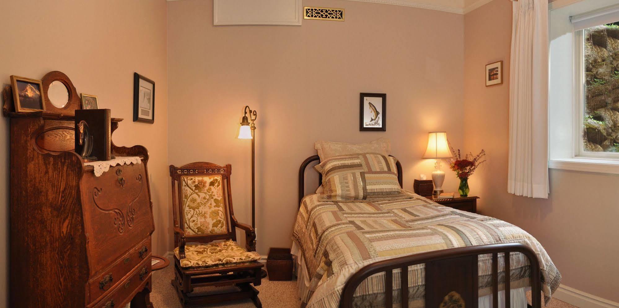 Idahome Bed And Breakfast Post Falls Exterior photo